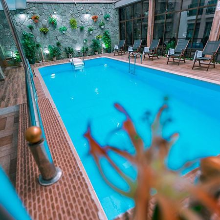 Pino Vere Palace Hotel Tiflis Exterior foto
