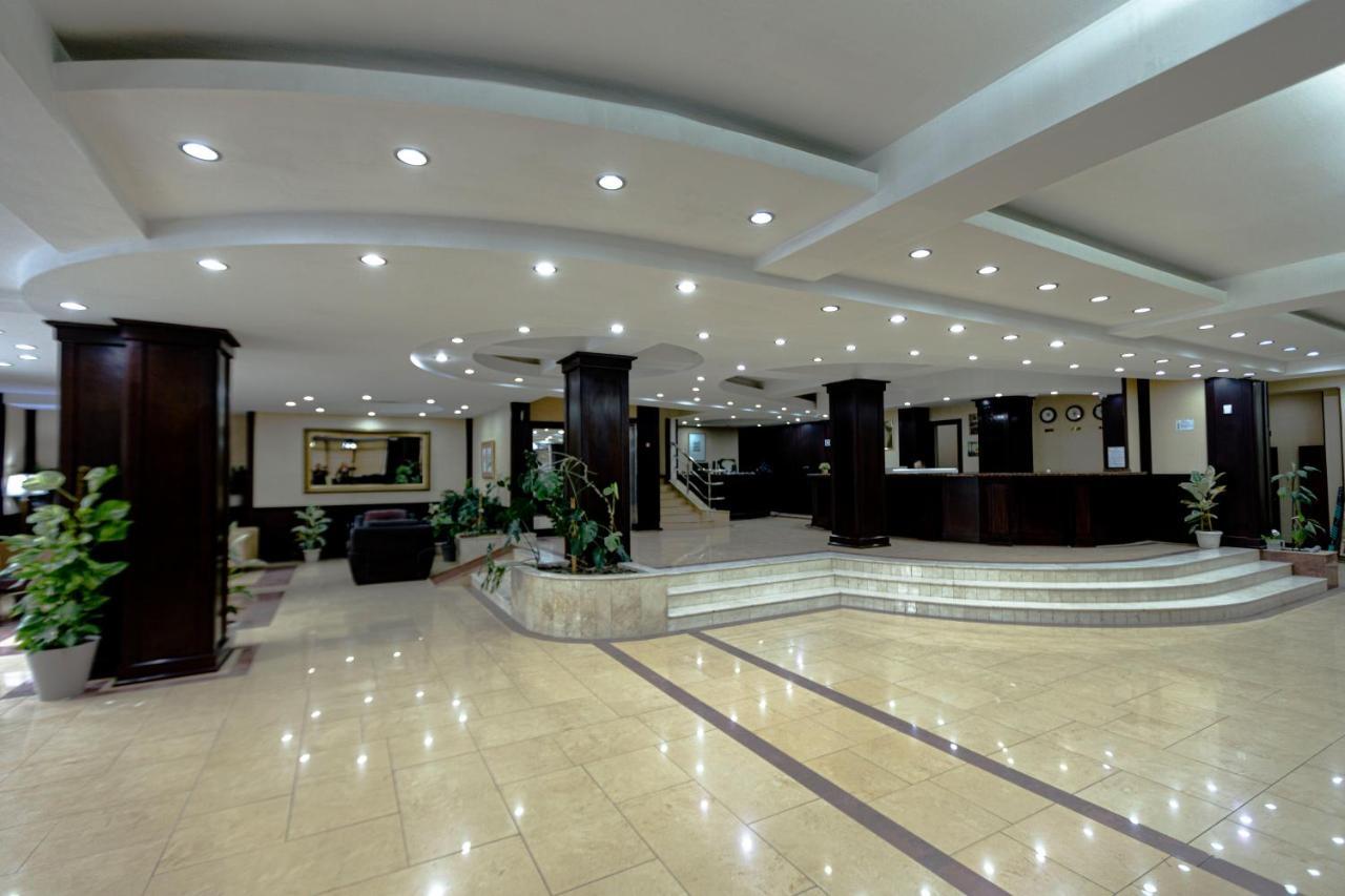 Pino Vere Palace Hotel Tiflis Exterior foto