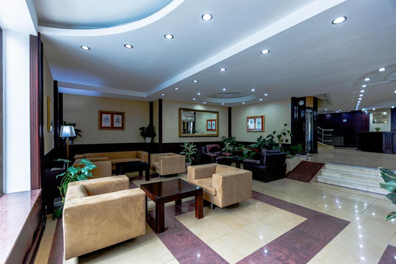 Pino Vere Palace Hotel Tiflis Exterior foto